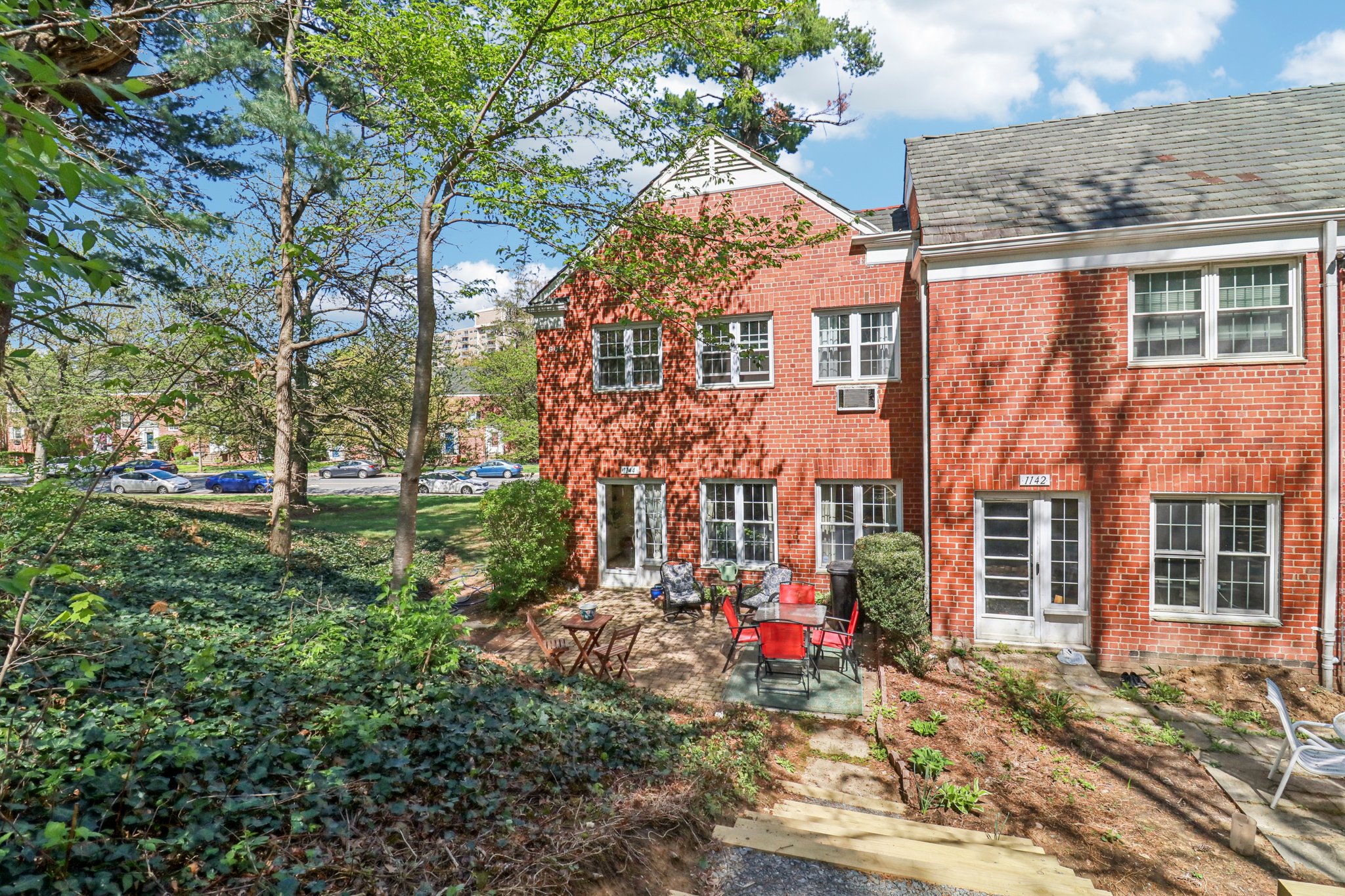 Valley Dr-S0704-035.jpg