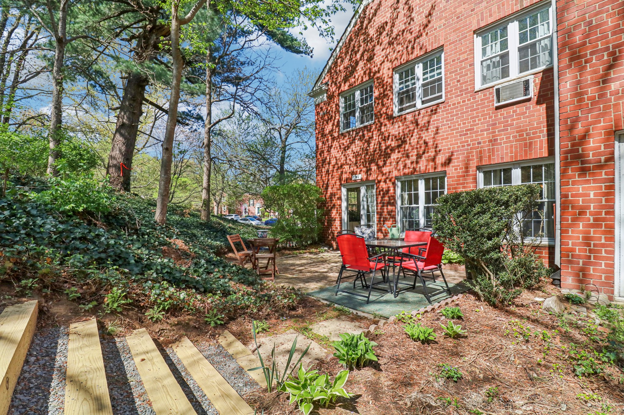 Valley Dr-S0704-036.jpg