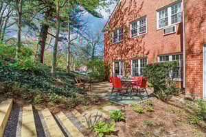 Valley Dr-S0704-036.jpg