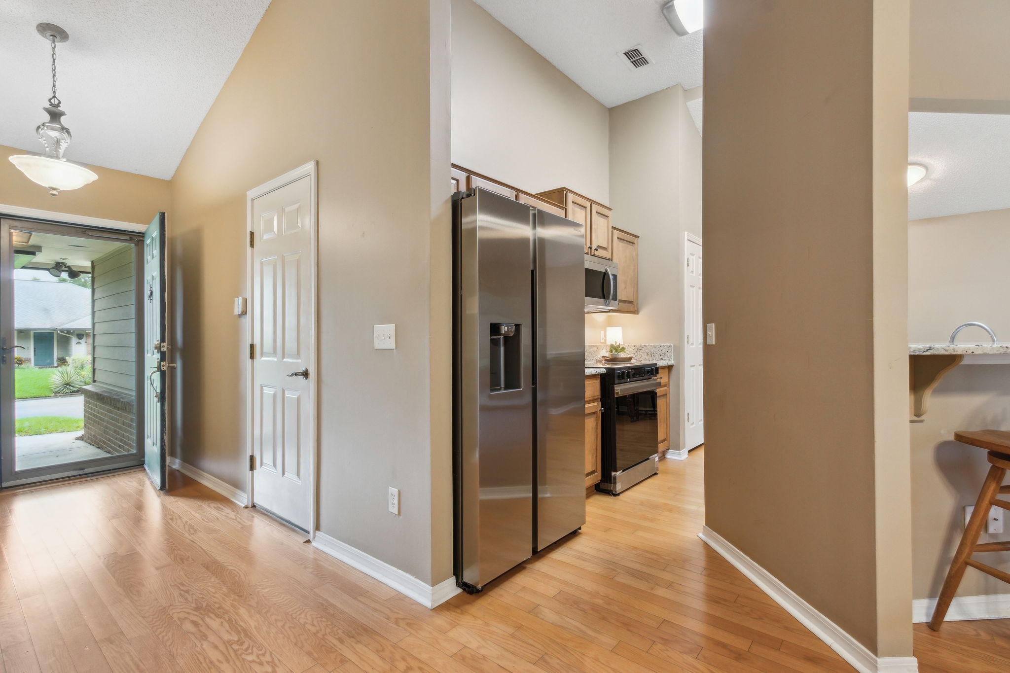 Foyer/Kitchen