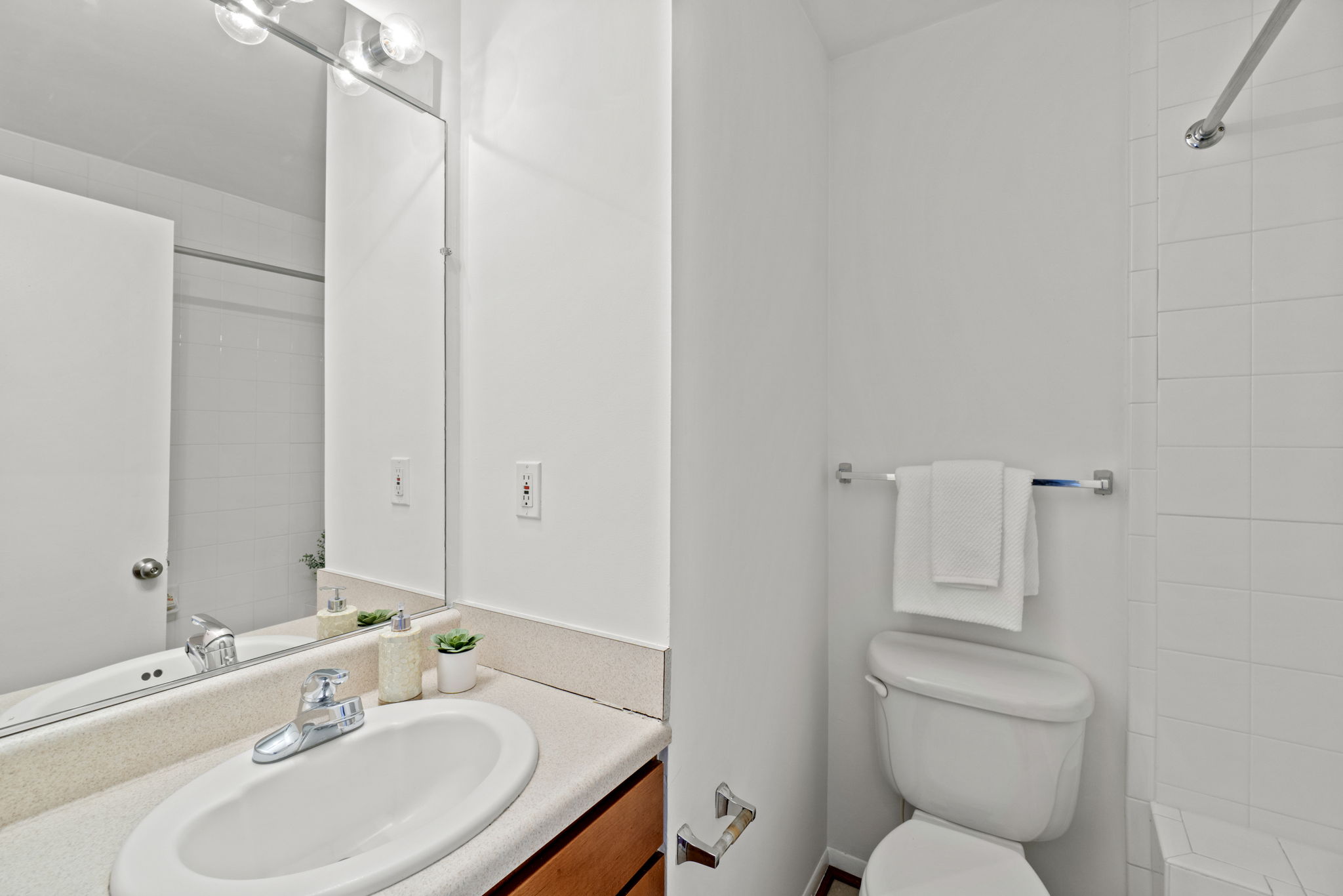 Primary En-Suite Bathroom