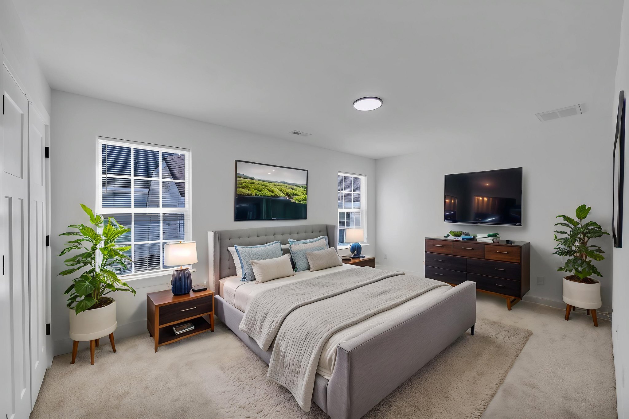 DSC_9318 virtually staged.jpeg