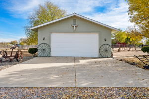 Detached Garage