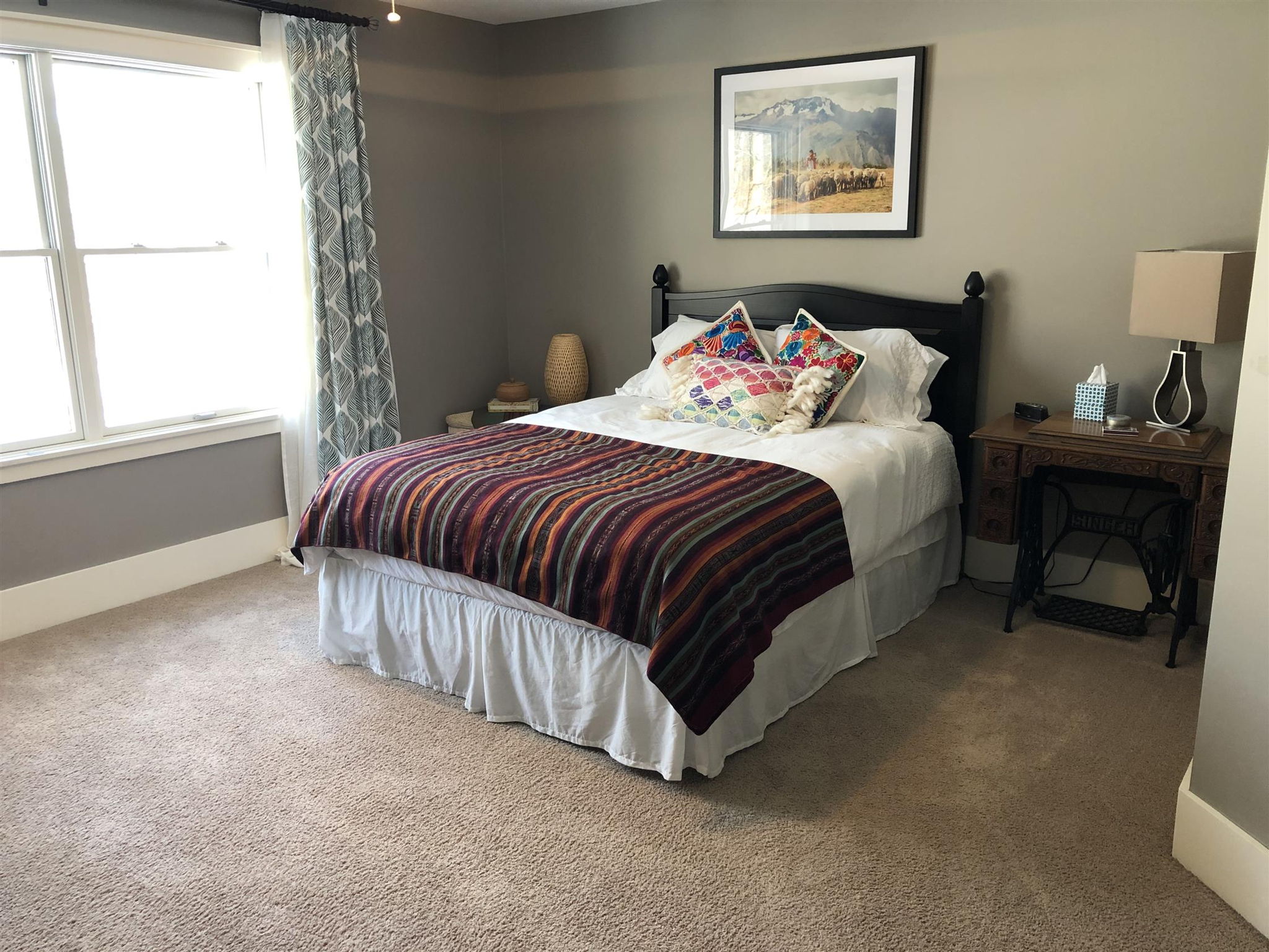 Large 2nd bedroom upper level