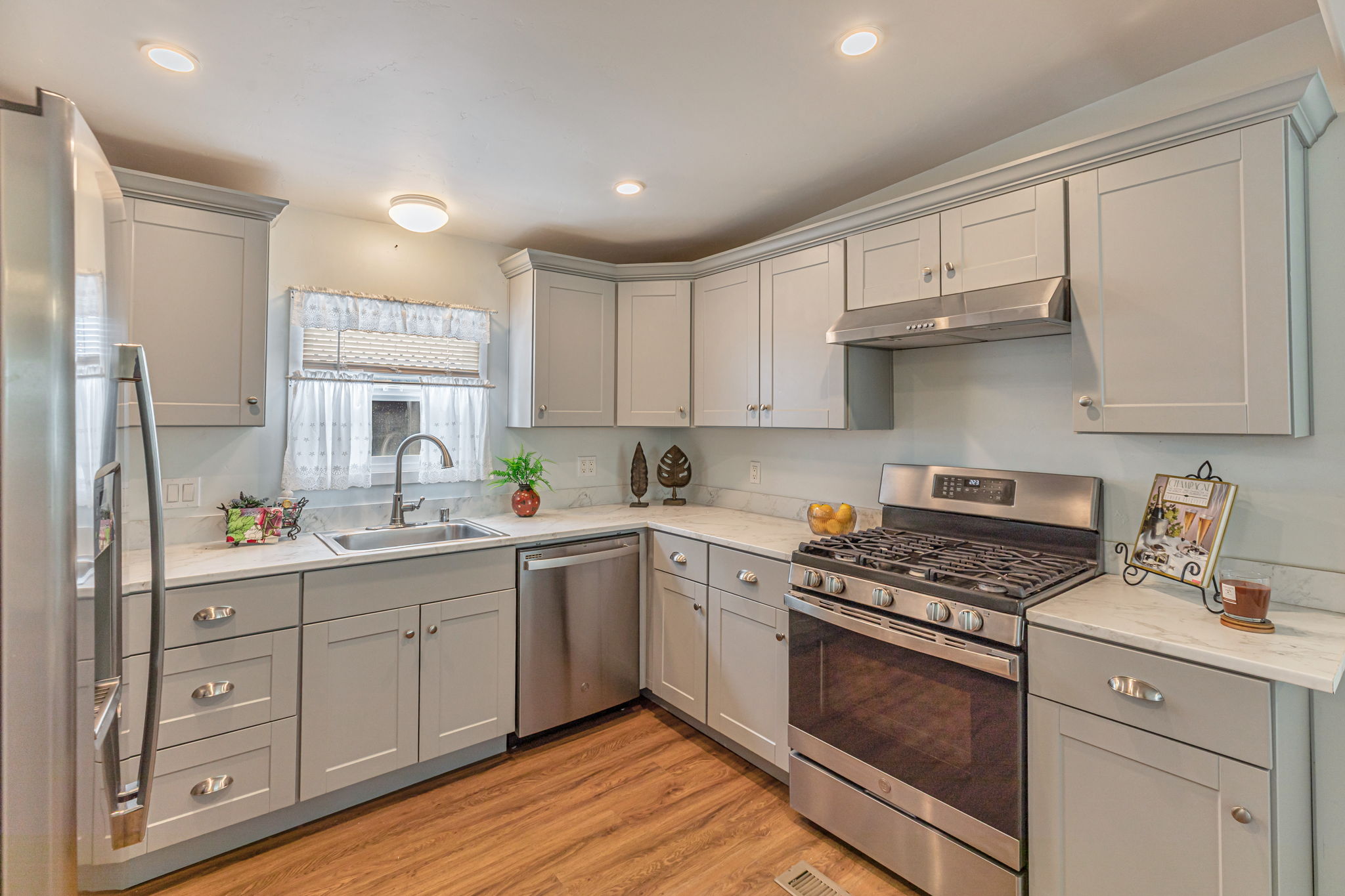 016_1146 Birch Ave 57