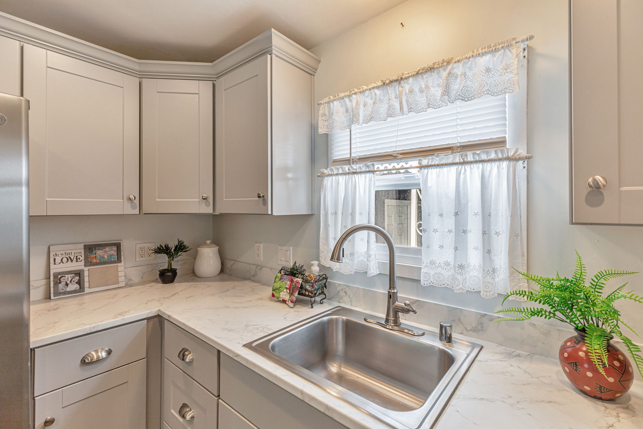 018_1146 Birch Ave 57