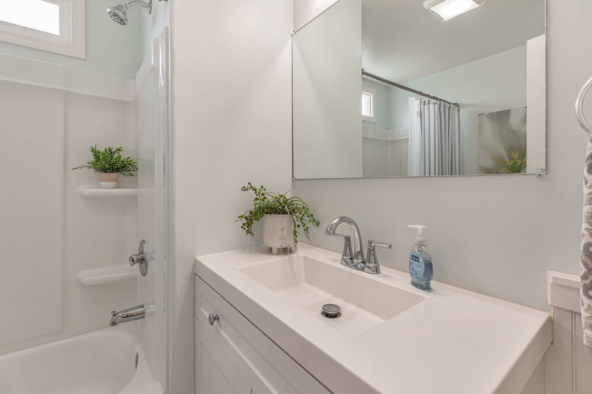 032_1146 Birch Ave 57