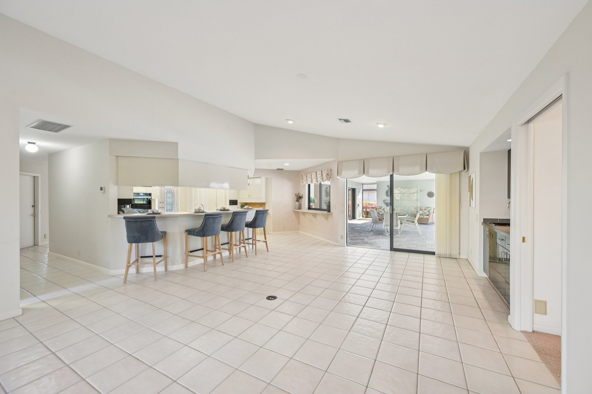 Wyeth Dr-S0302-014.jpg