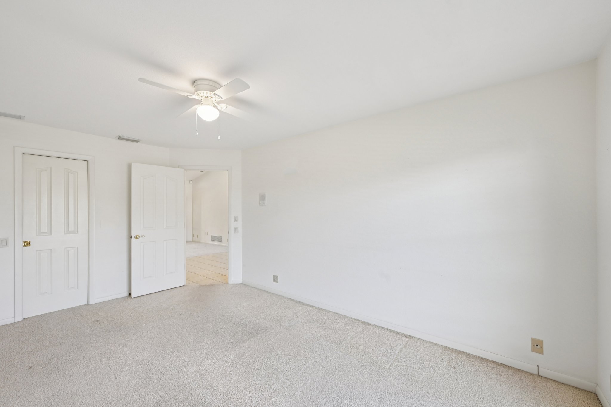 Wyeth Dr-S0302-036.jpg