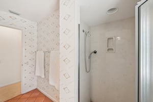 Wyeth Dr-S0302-048.jpg