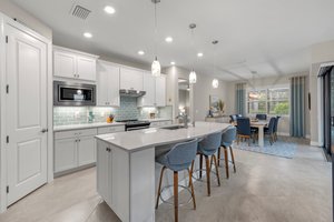 Kitchen 2.jpg