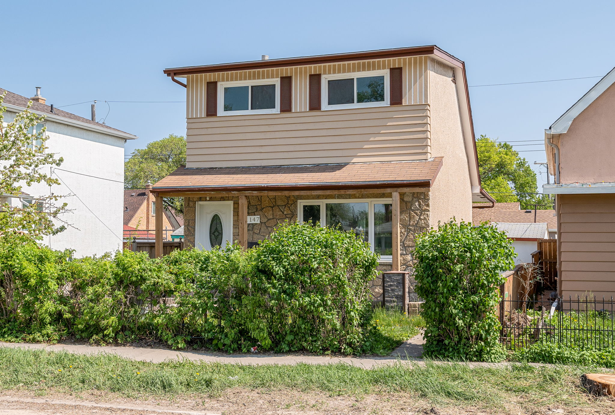 1147 Burrows Avenue - Exterior-2