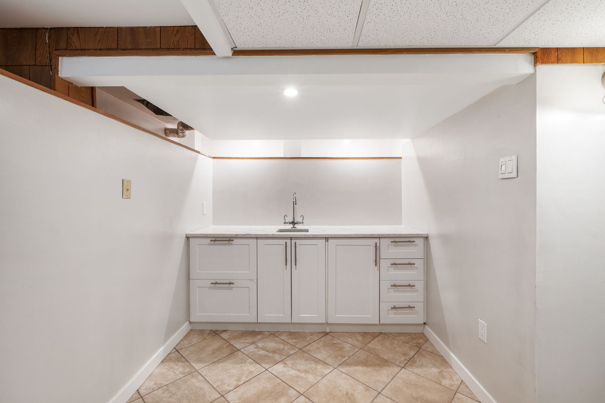 1147 Burrows Avenue - Interior-23