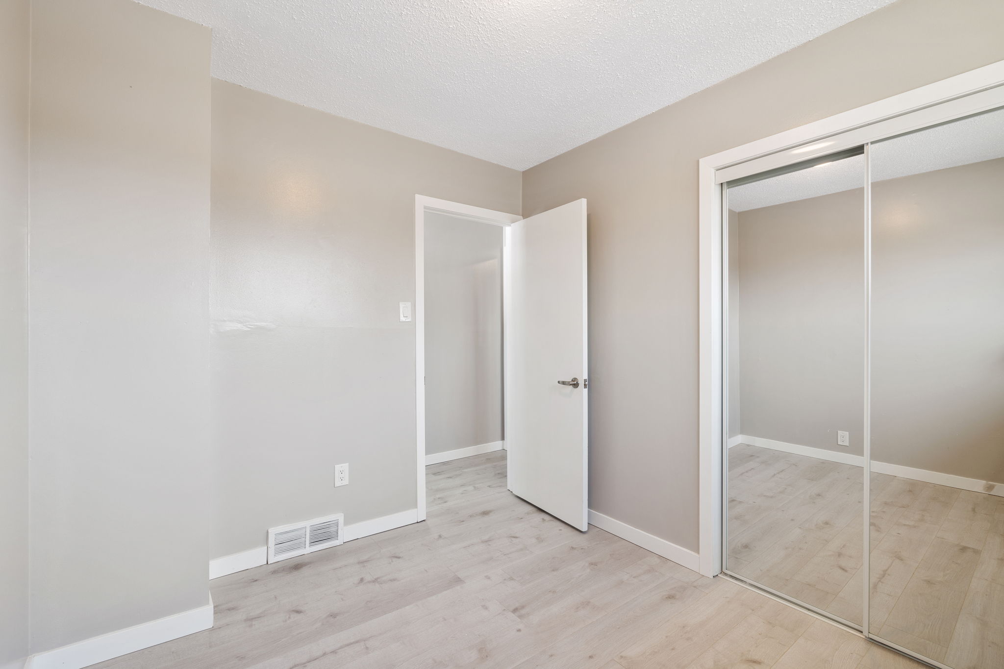 1147 Burrows Avenue - Interior-18