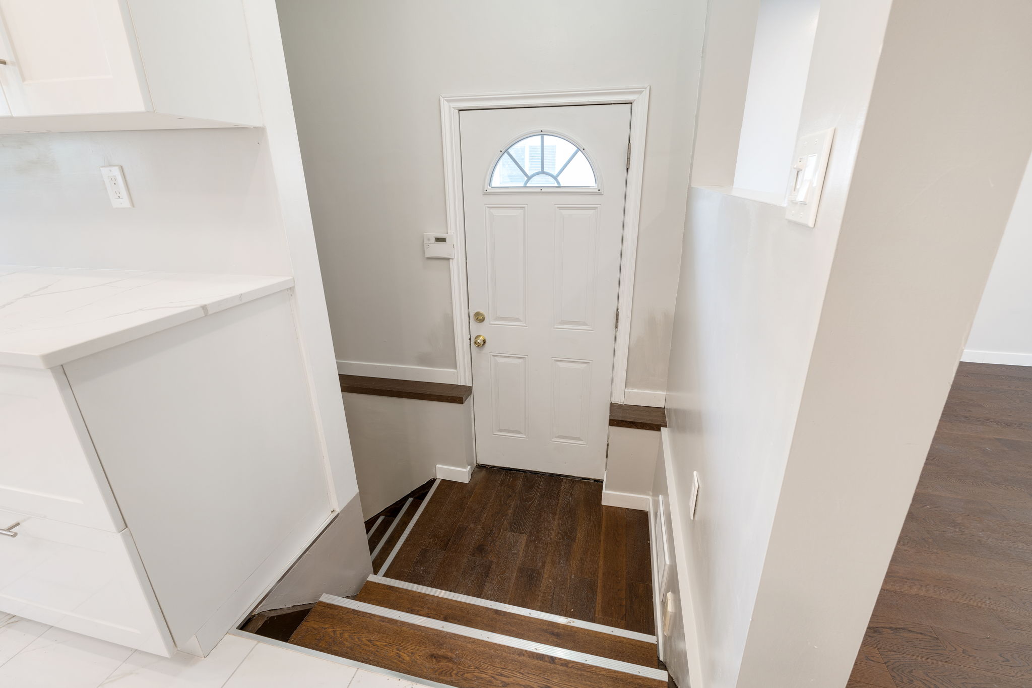 1147 Burrows Avenue - Interior-19