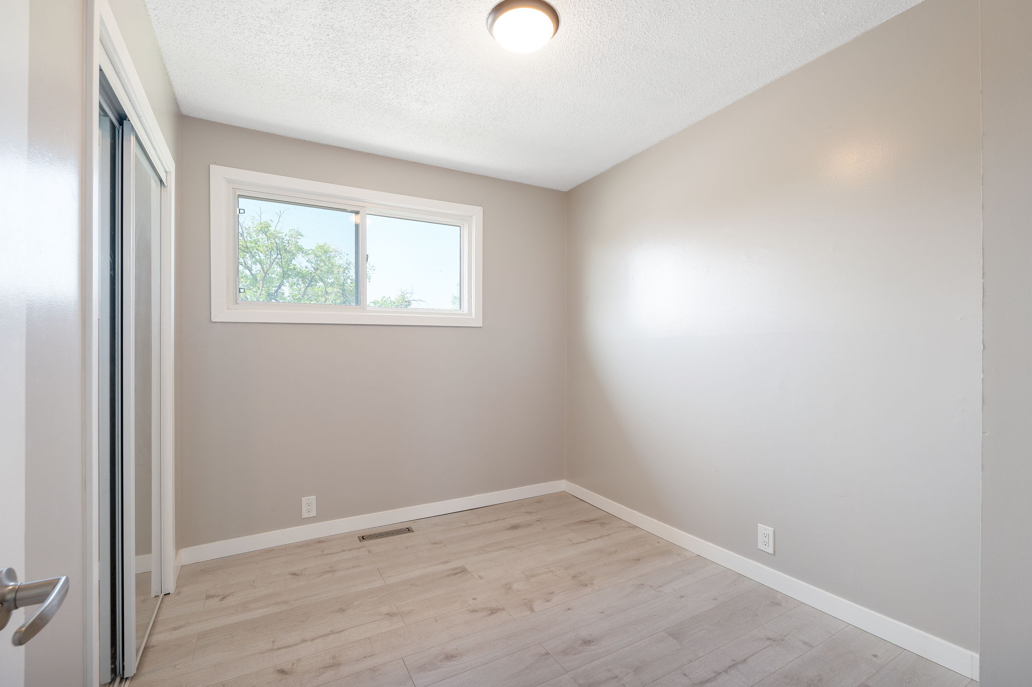 1147 Burrows Avenue - Interior-15