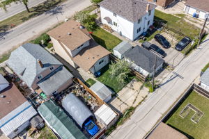 1147 Burrows Avenue - Exterior-10