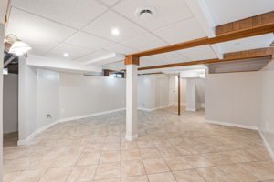 1147 Burrows Avenue - Interior-24