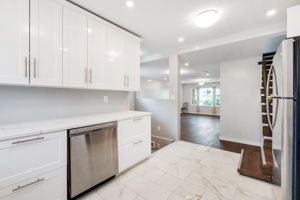 1147 Burrows Avenue - Interior-10