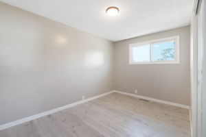 1147 Burrows Avenue - Interior-13