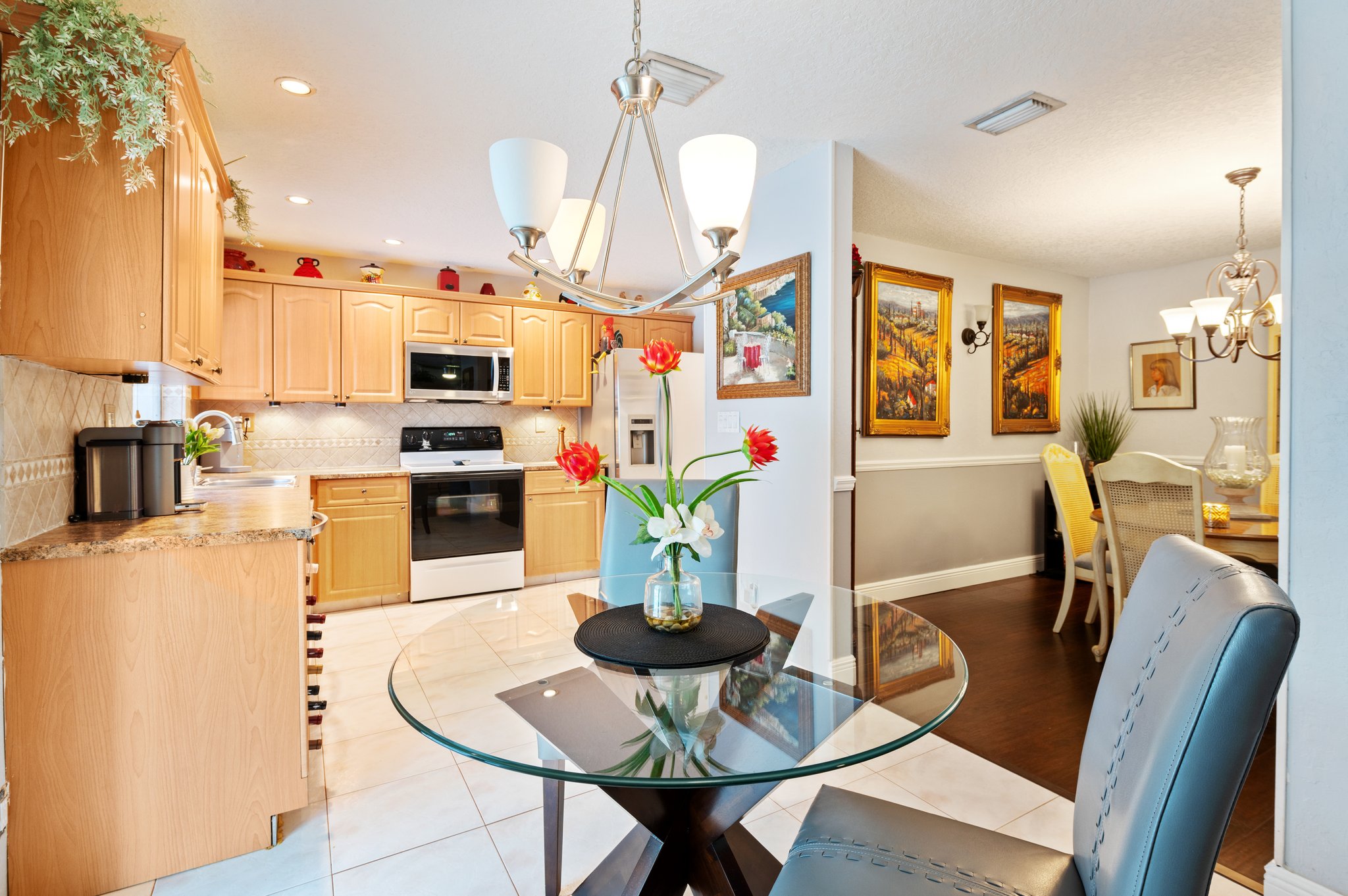 Kitchen/Breakfast Area