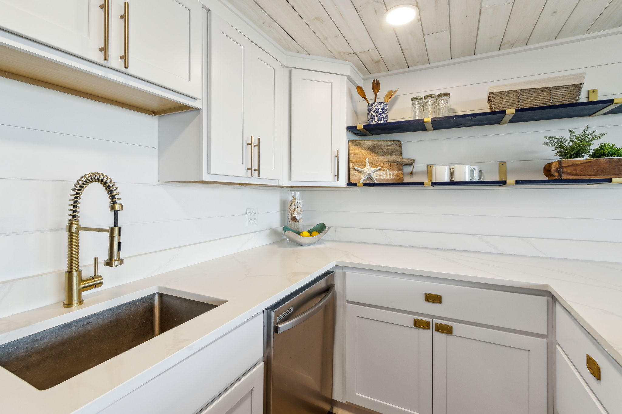 ... and sleek white quartz countertops.