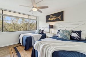 The beachy vibe flows to the 2nd guest bedroom...