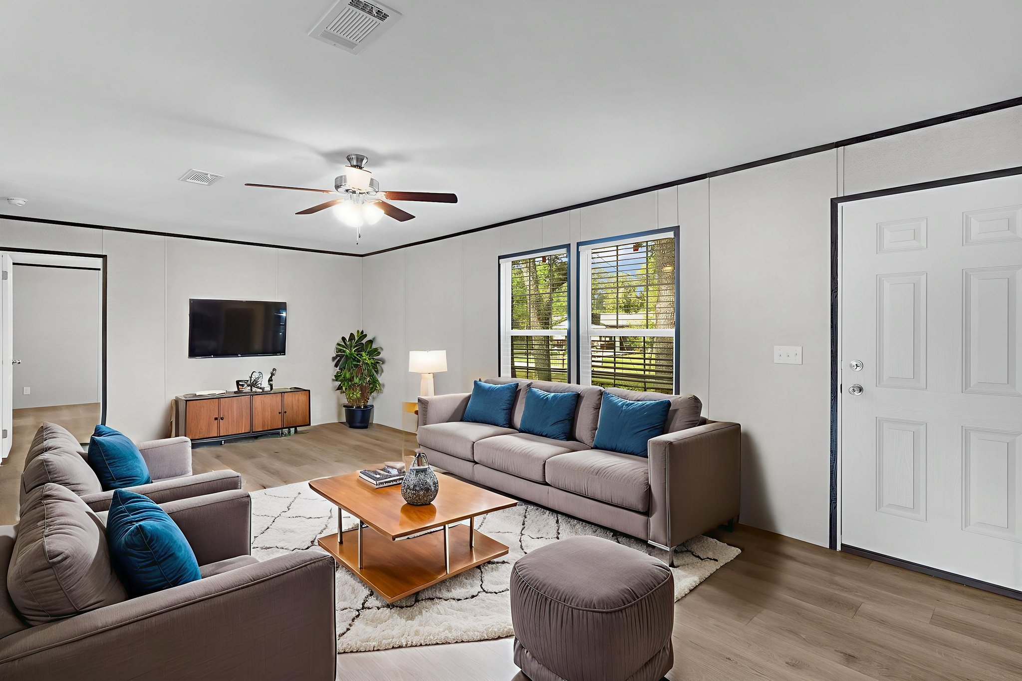 _DSC2506 virtually staged.jpeg