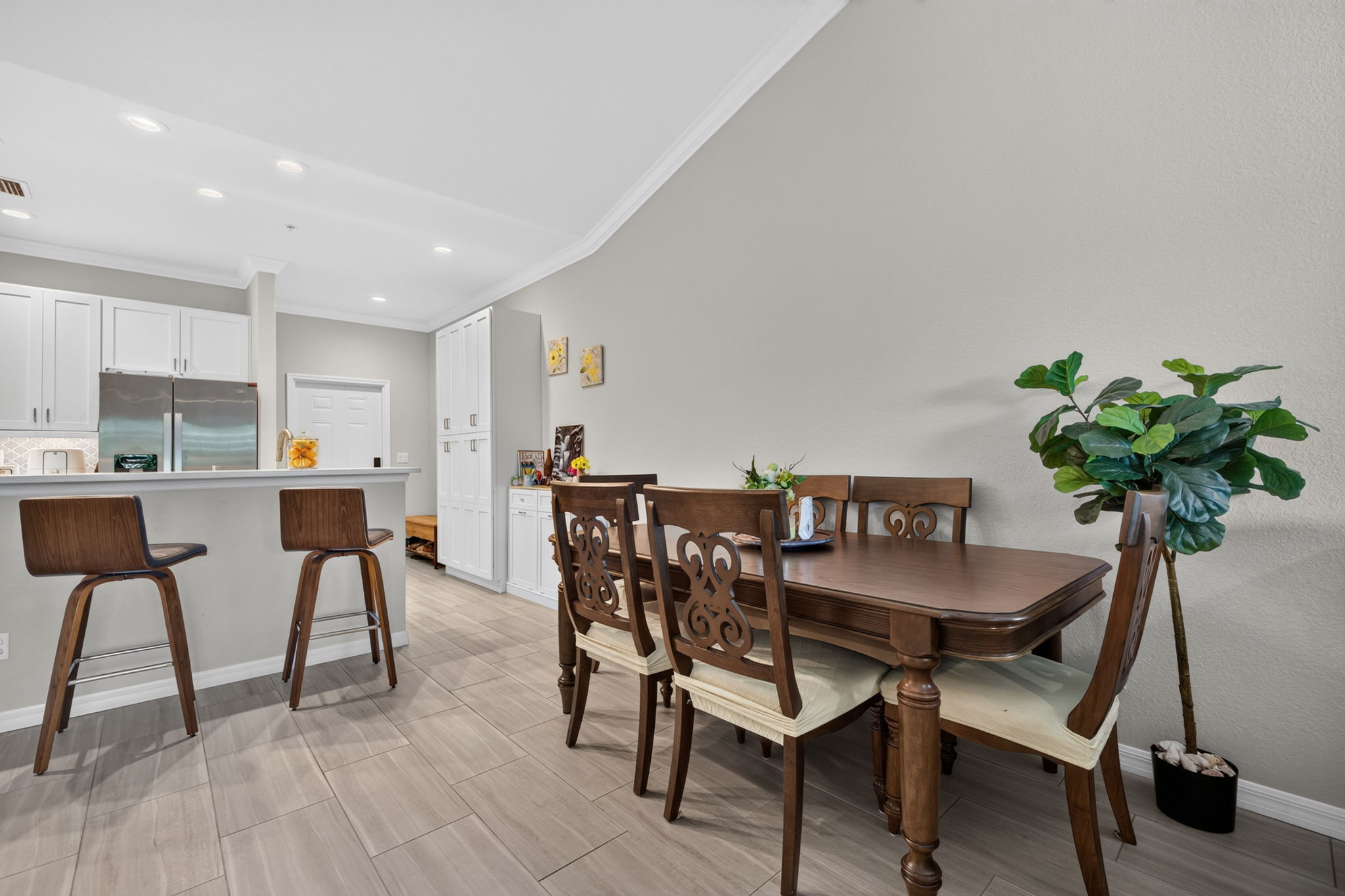 Dining Room 2 of 3