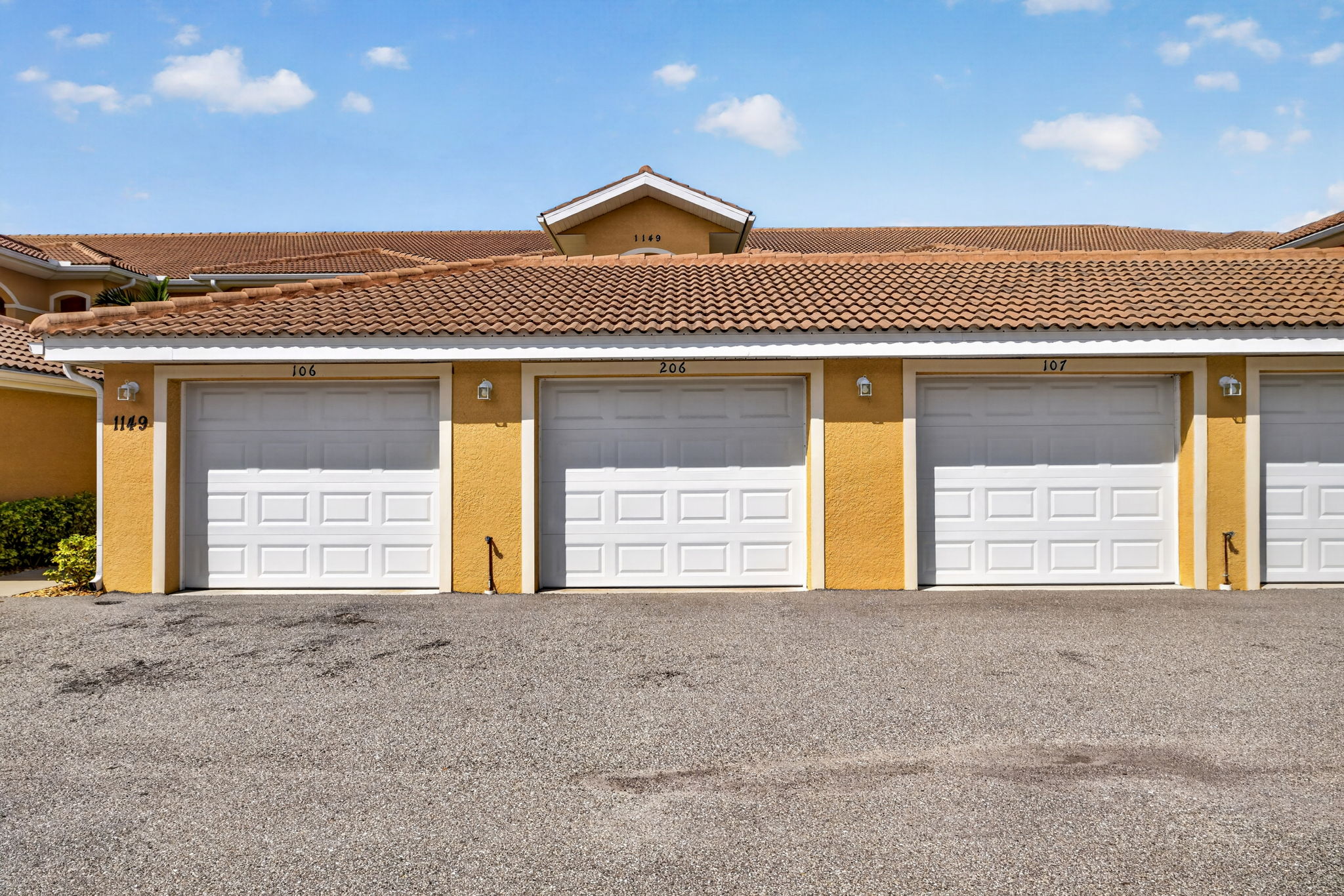 Garage 1 of 2