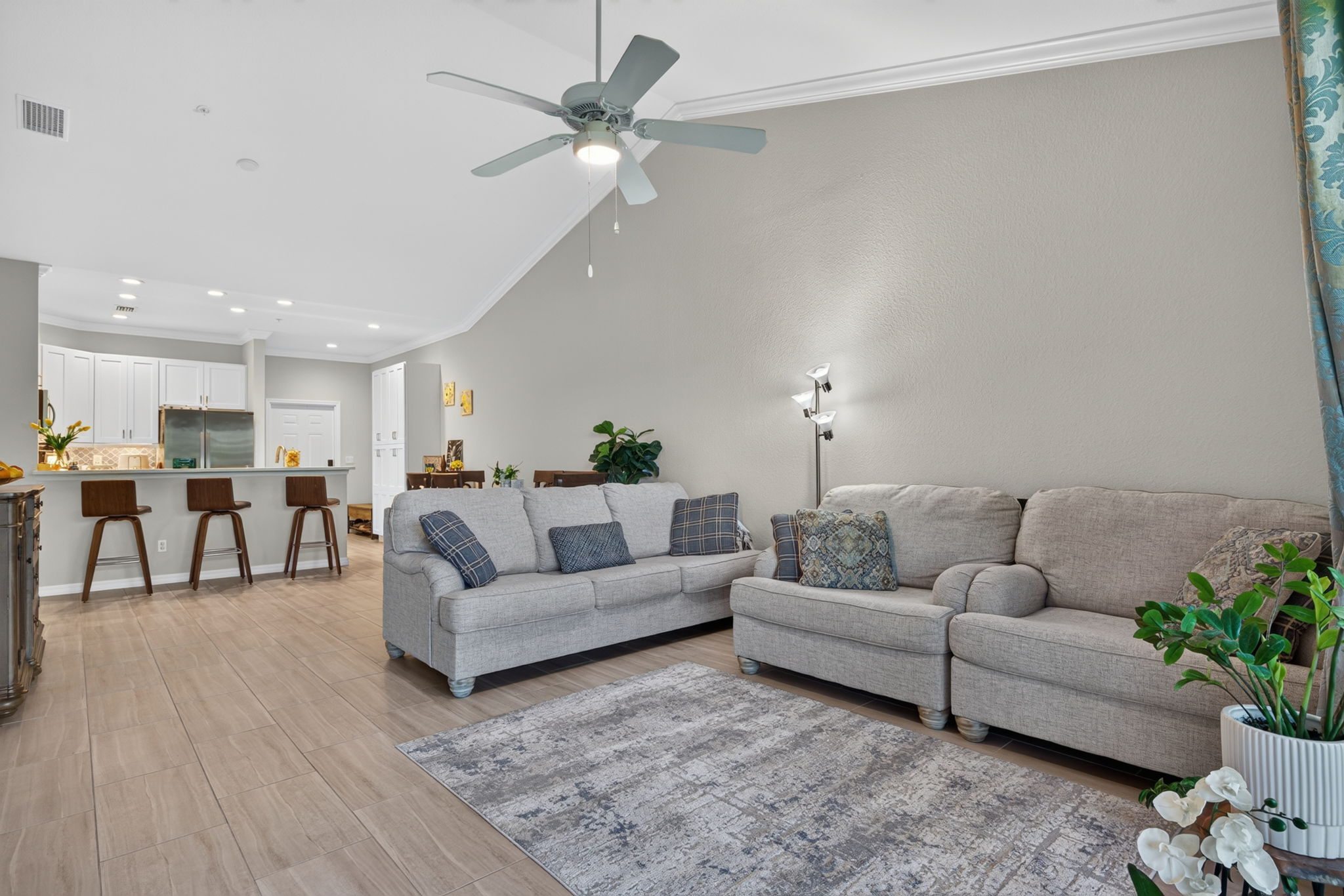 Living Room 3 of 4