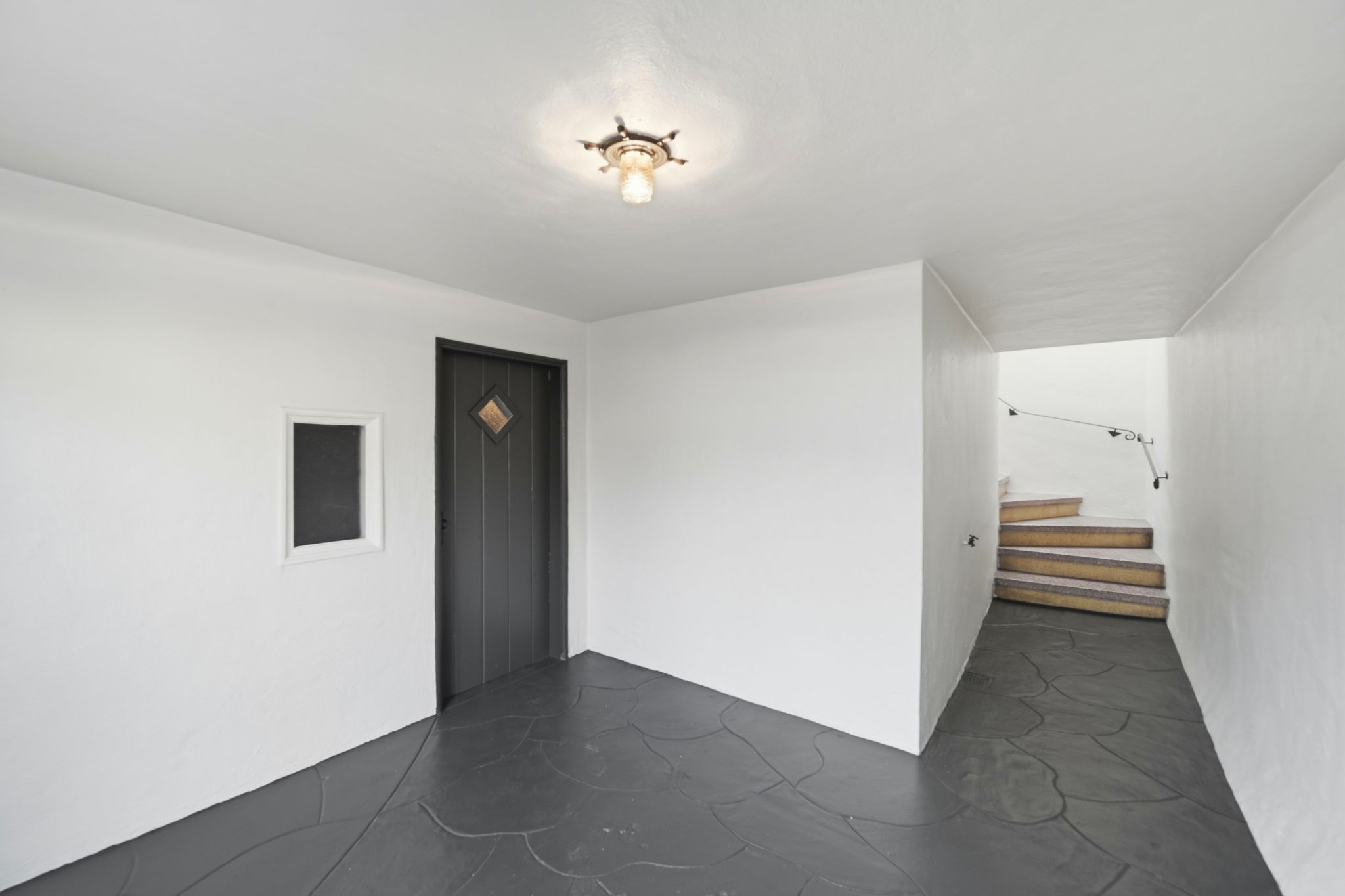 003_F8_115 Arleta Ave