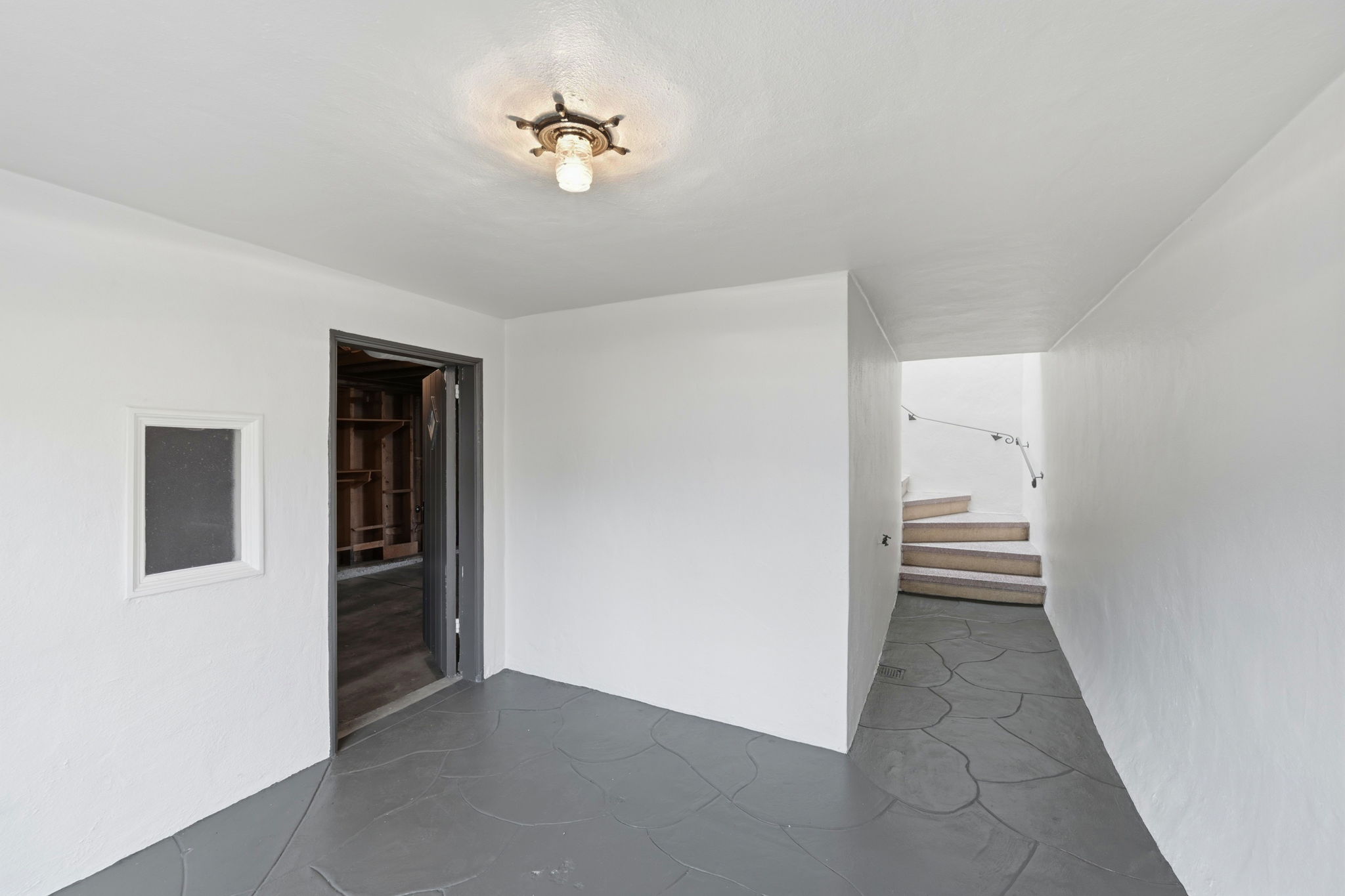 004_F8_115 Arleta Ave