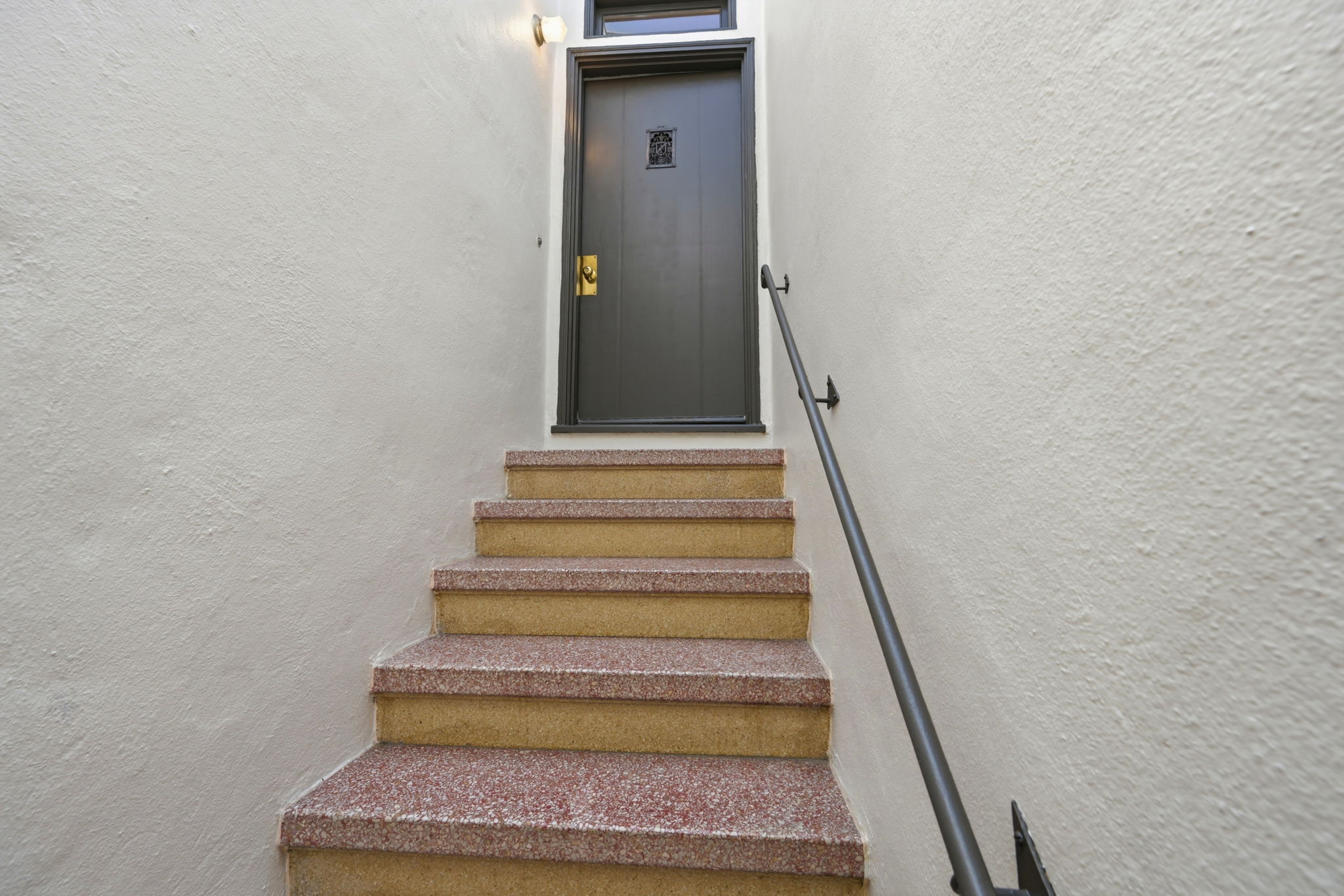 005_F8_115 Arleta Ave