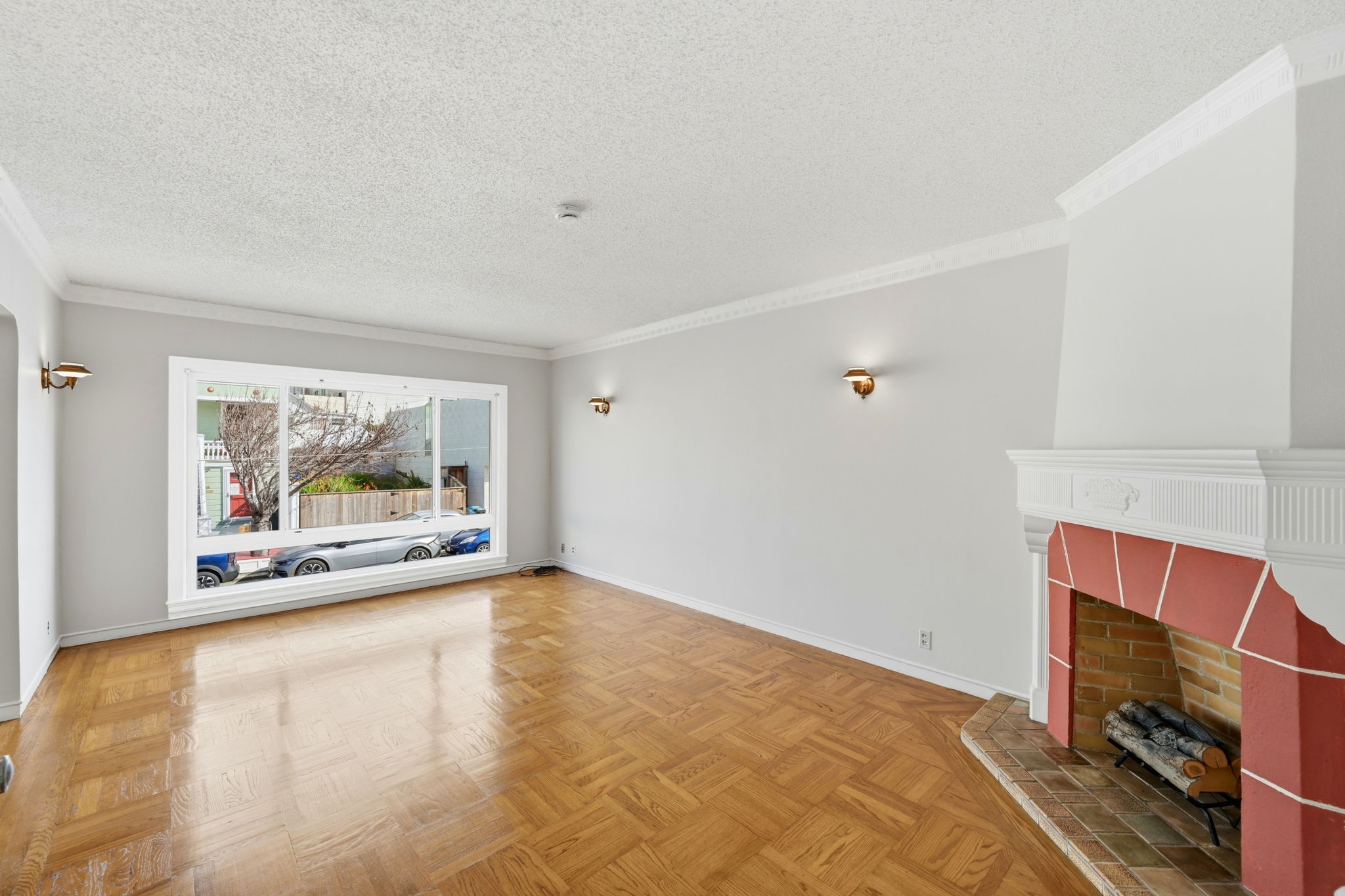 008_F8_115 Arleta Ave