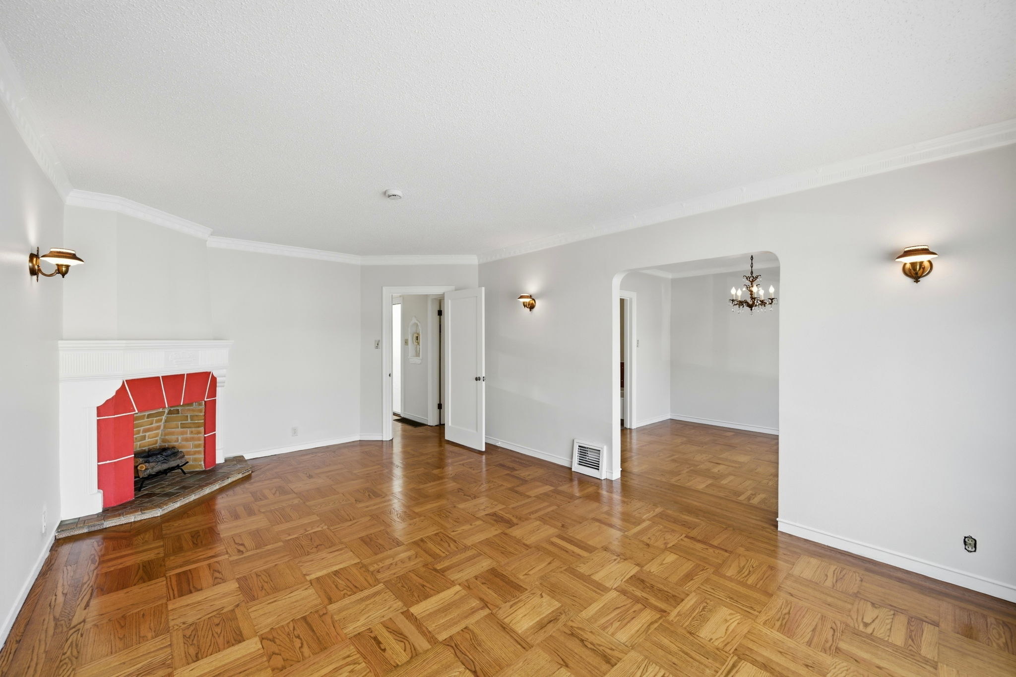 011_F8_115 Arleta Ave