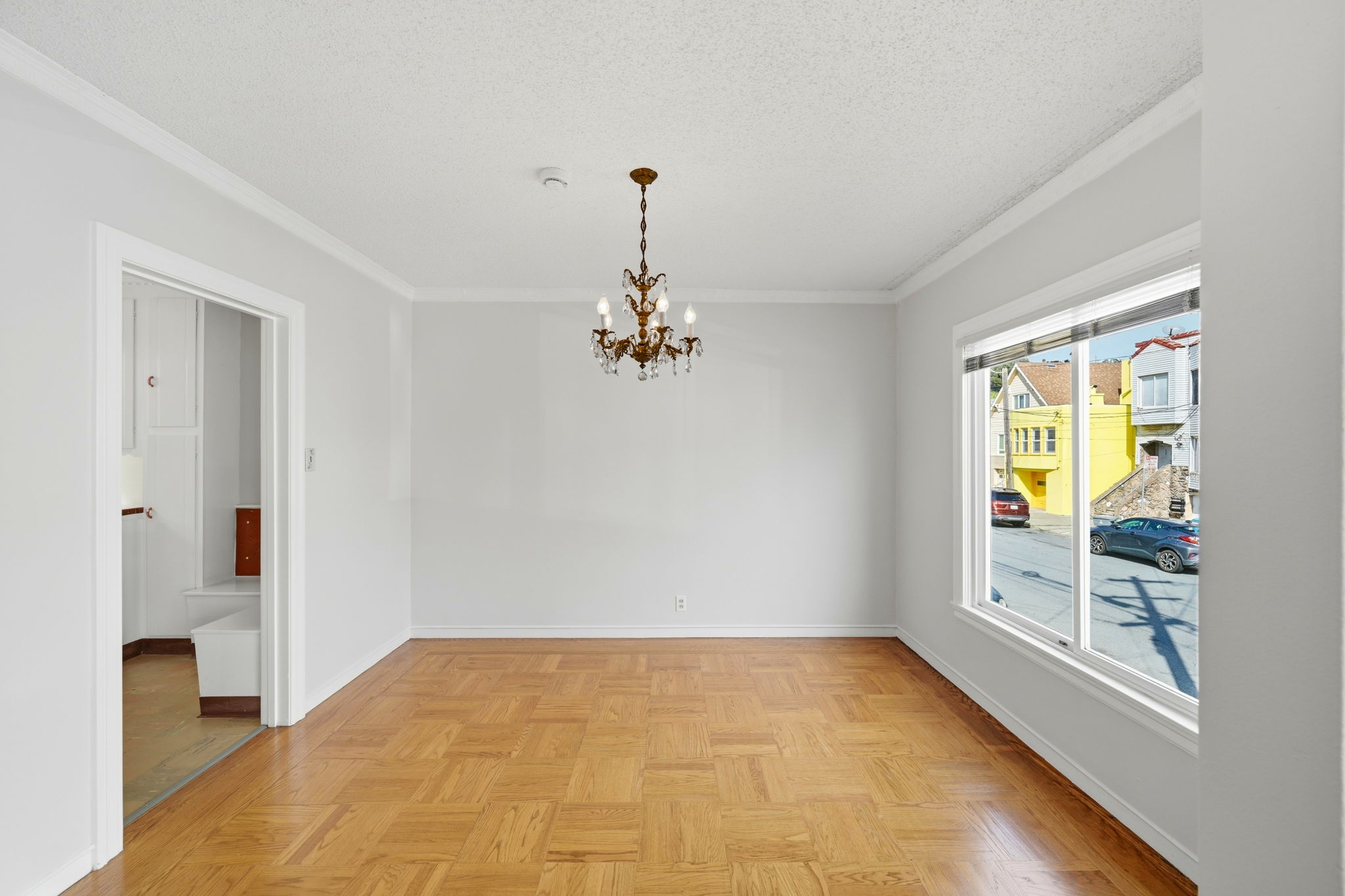 017_F8_115 Arleta Ave