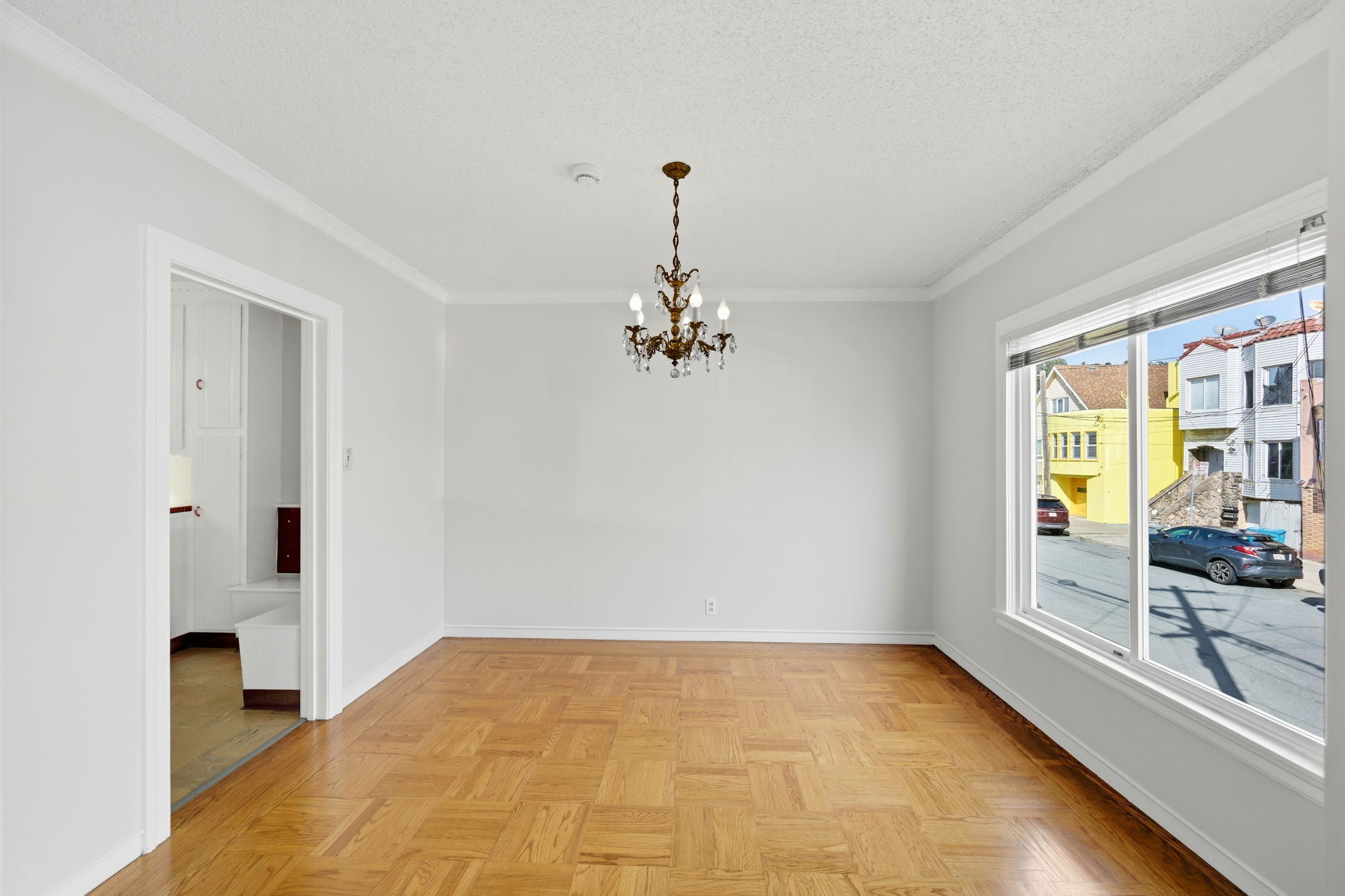 018_F8_115 Arleta Ave