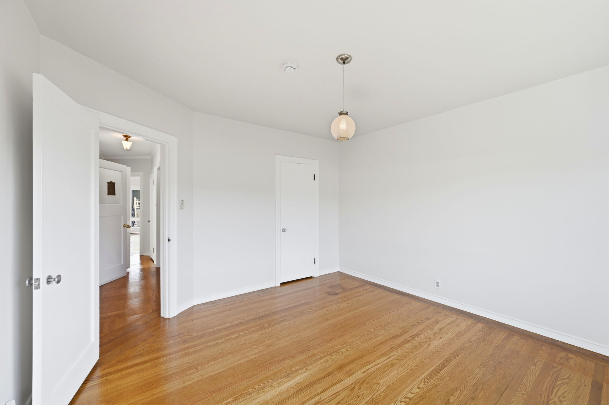 021_F8_115 Arleta Ave