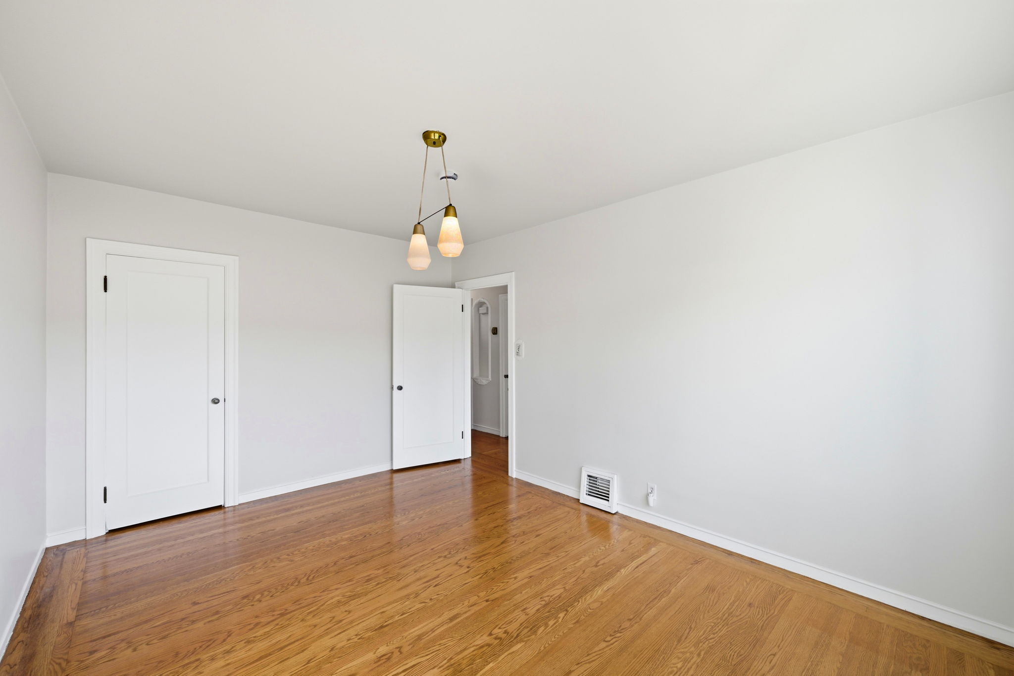 024_F8_115 Arleta Ave