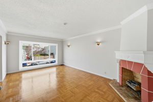 008_F8_115 Arleta Ave