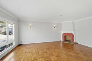 010_F8_115 Arleta Ave