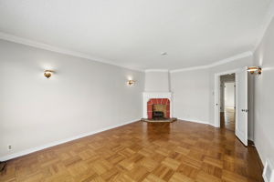 012_F8_115 Arleta Ave