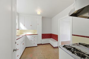 013_F8_115 Arleta Ave