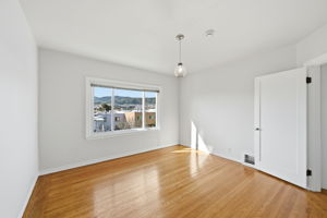 026_F8_115 Arleta Ave