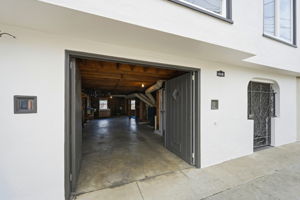 033_F8_115 Arleta Ave