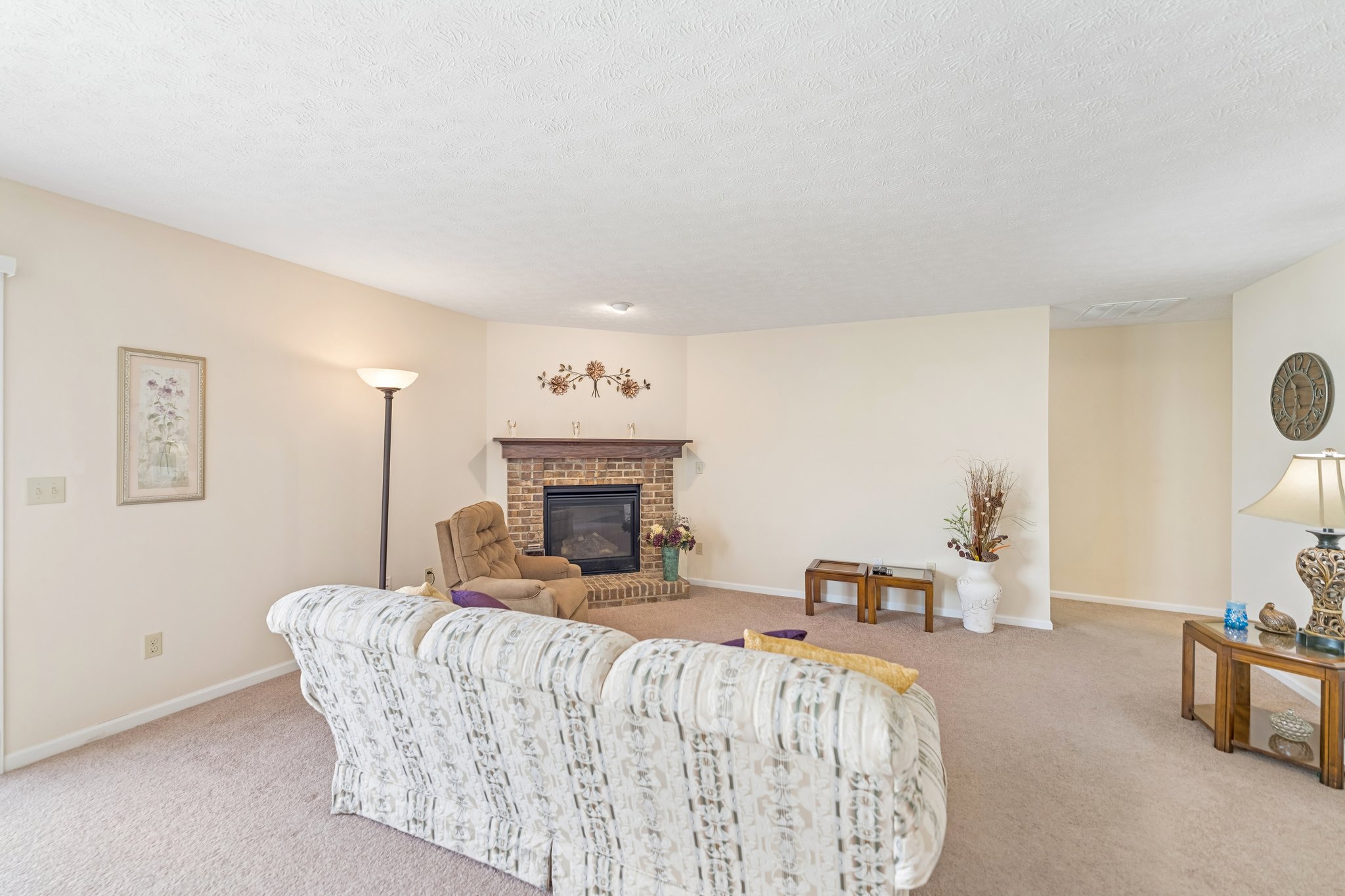 Carrington Ct-S2804-004.jpg