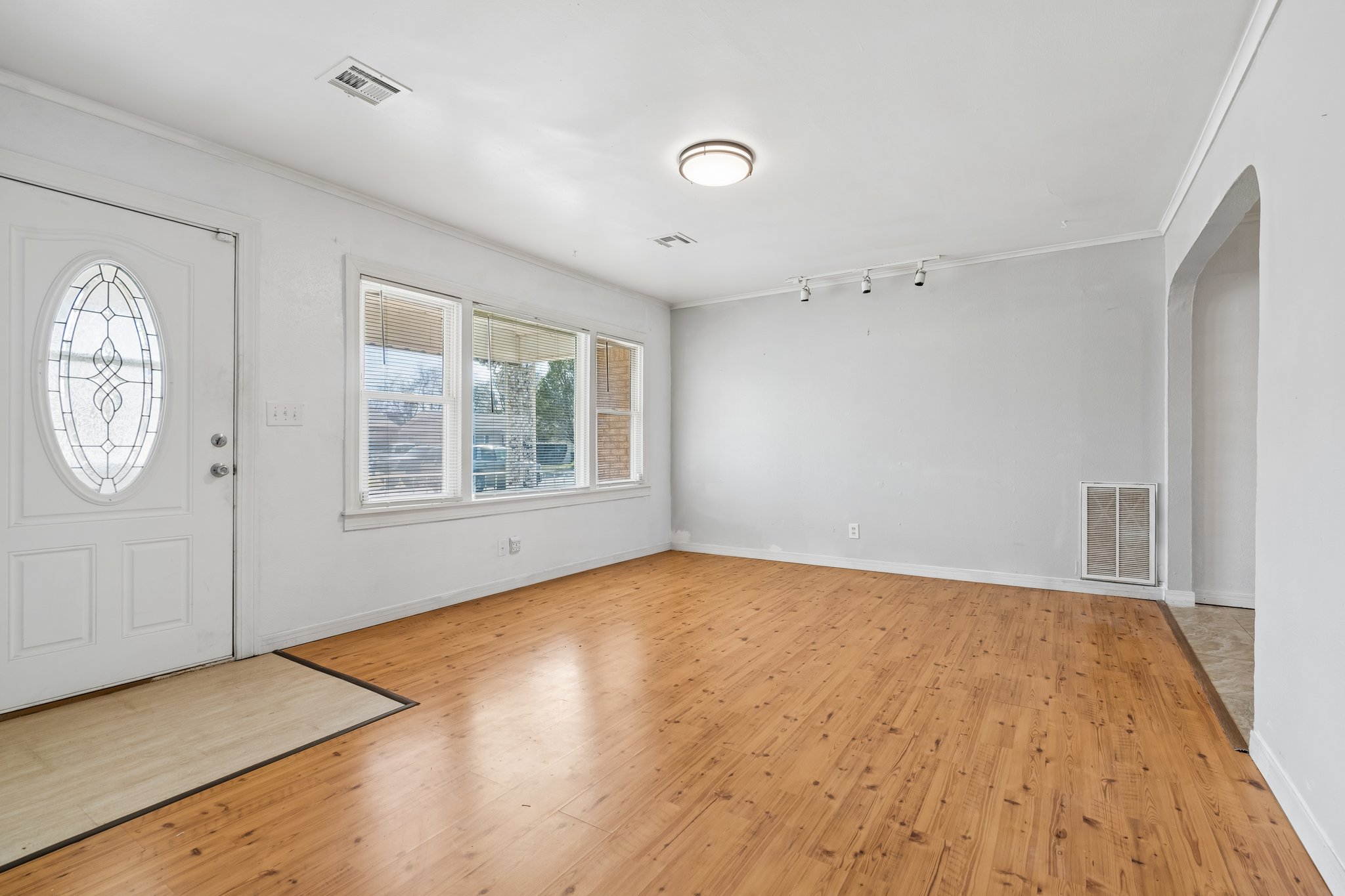 115 E Haddock St_011.jpg