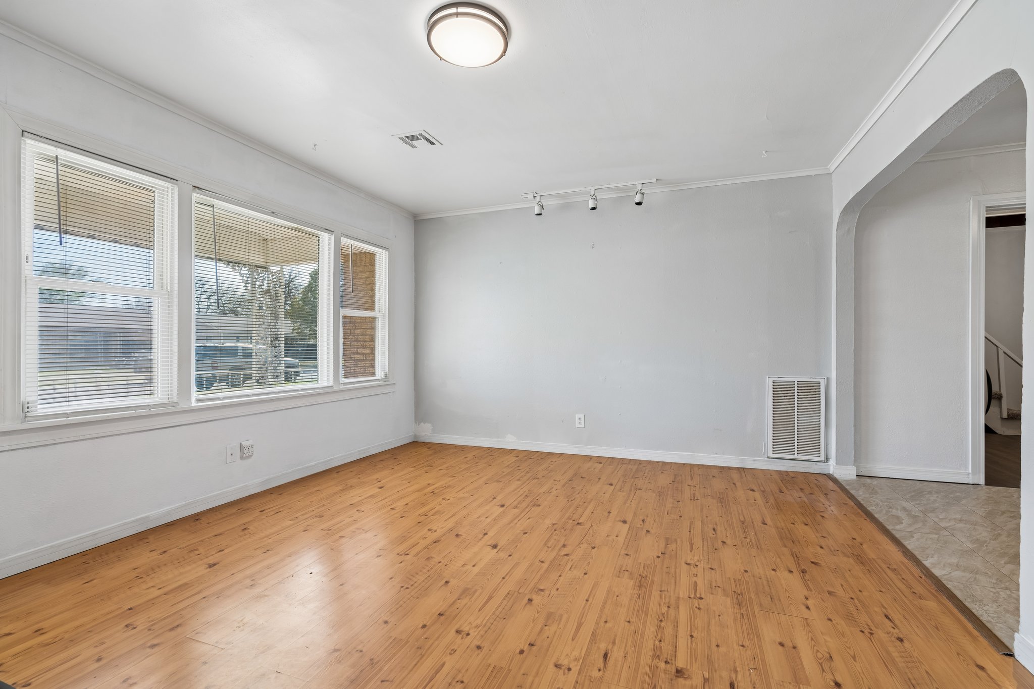 115 E Haddock St_013.jpg