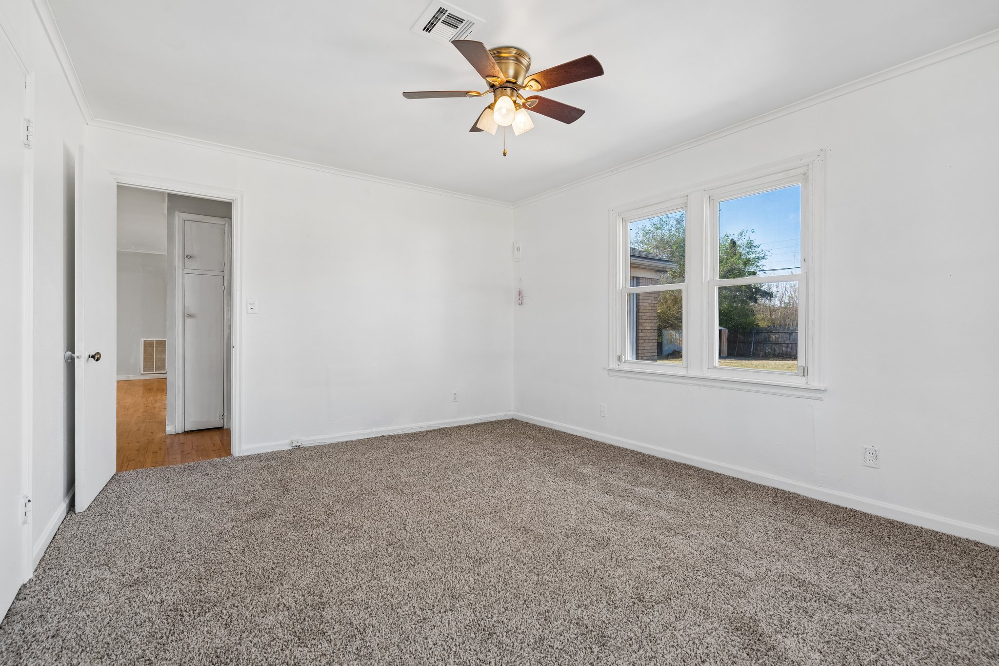 115 E Haddock St_033.jpg
